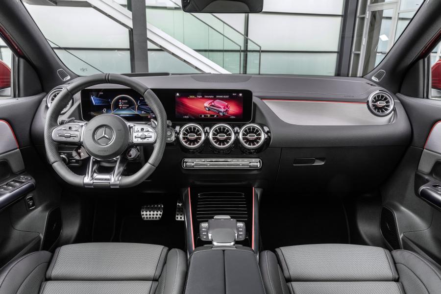 Торпедо Mercedes-AMG GLA35 4Matic (H247) 2020 года  (WW) (фото 31 из 48)